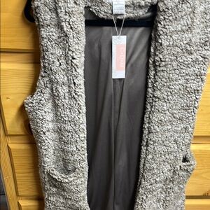 Crown & Ivy Gray Sherpa Vest